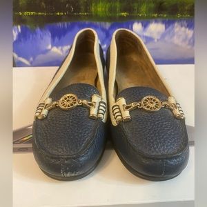 Blue and white aerosoles flats size 6